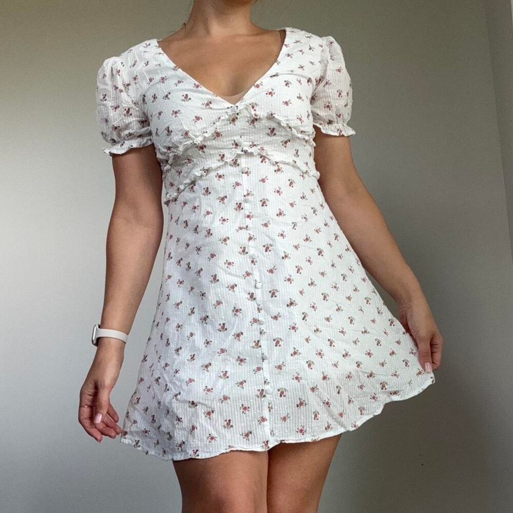 White mini dress with small